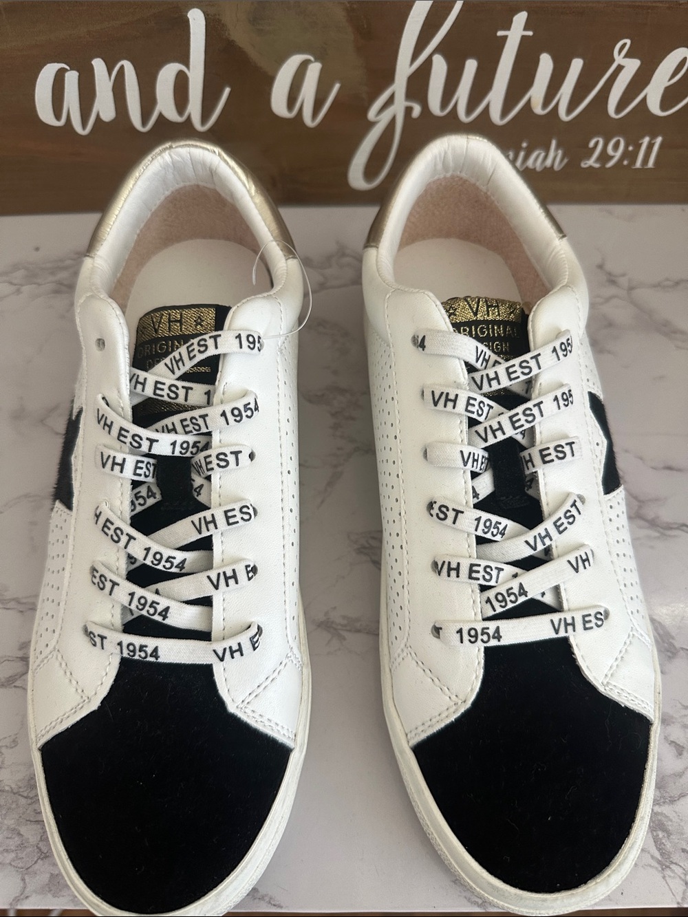 Vintage Havana Gadol Star Sneakers – Women’s Size 8.5